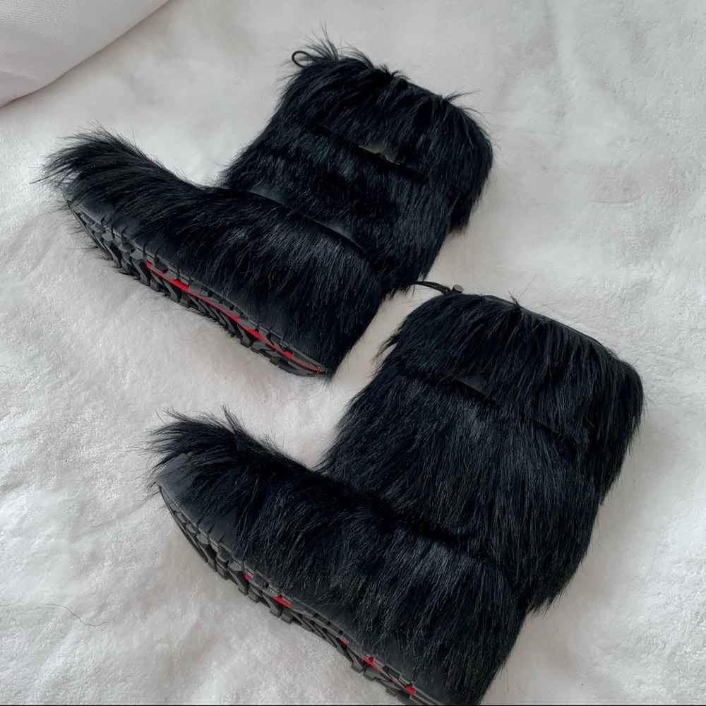 Prada Snow Boots 🖤